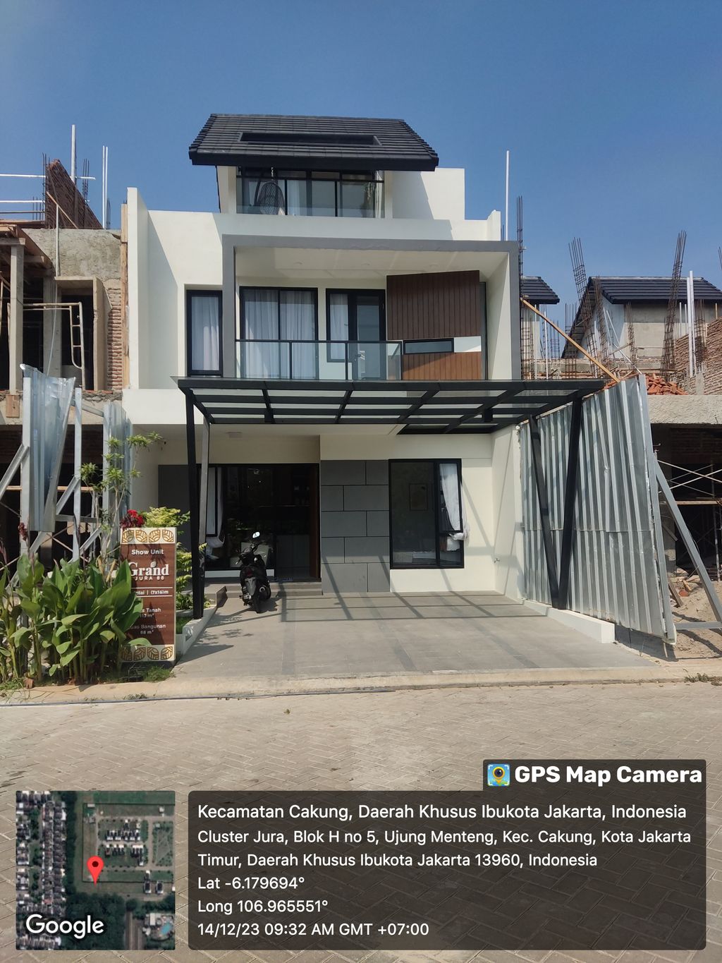 foto tampak rumah tipe Grand Jura E perumahan METLAND MENTENG CLUSTER JURA