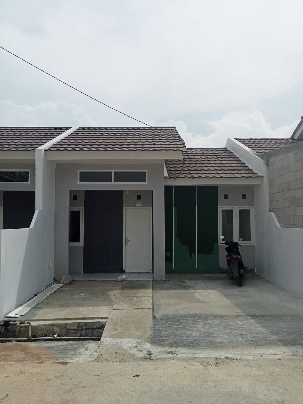 foto tampak rumah tipe 30/60 166 perumahan GRAND PANGHEGAR RESIDENCE II