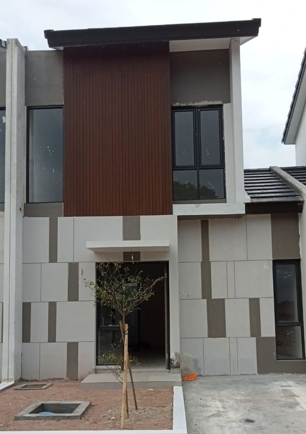 foto tampak rumah tipe ONYX perumahan GRAND ALMAS RESIDENCE