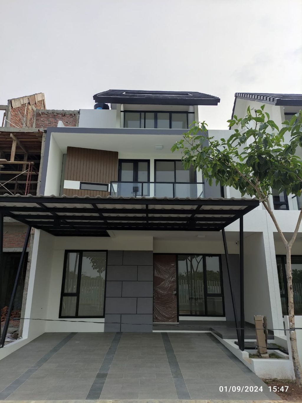 foto tampak rumah tipe Jura D perumahan METLAND MENTENG CLUSTER JURA