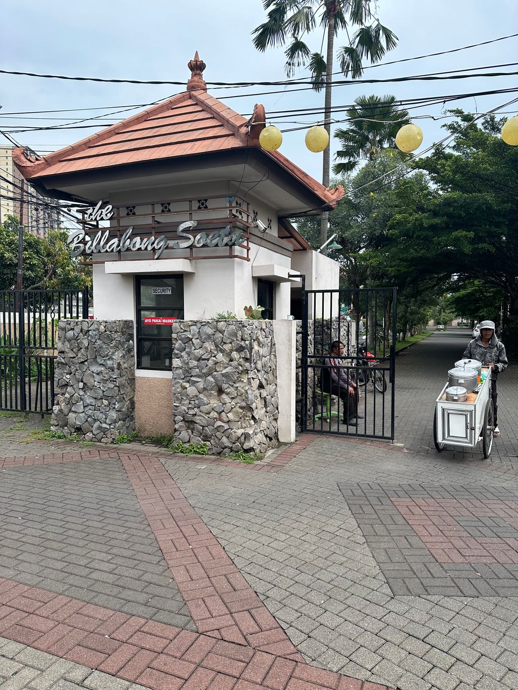 foto gerbang perumahan The Billabong Soeta Residence