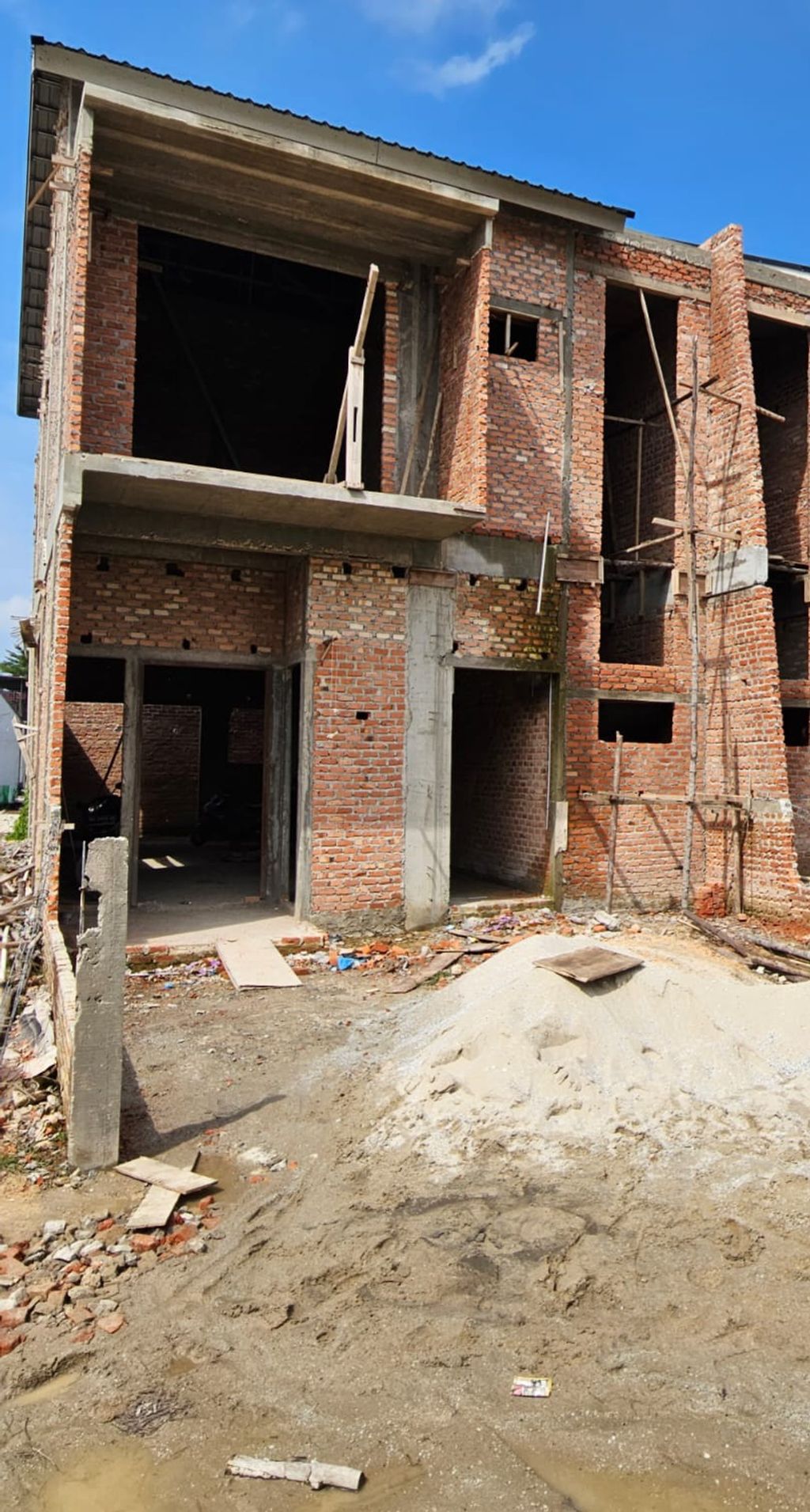 foto tampak rumah tipe 131 perumahan VILLA PERMATA INDAH