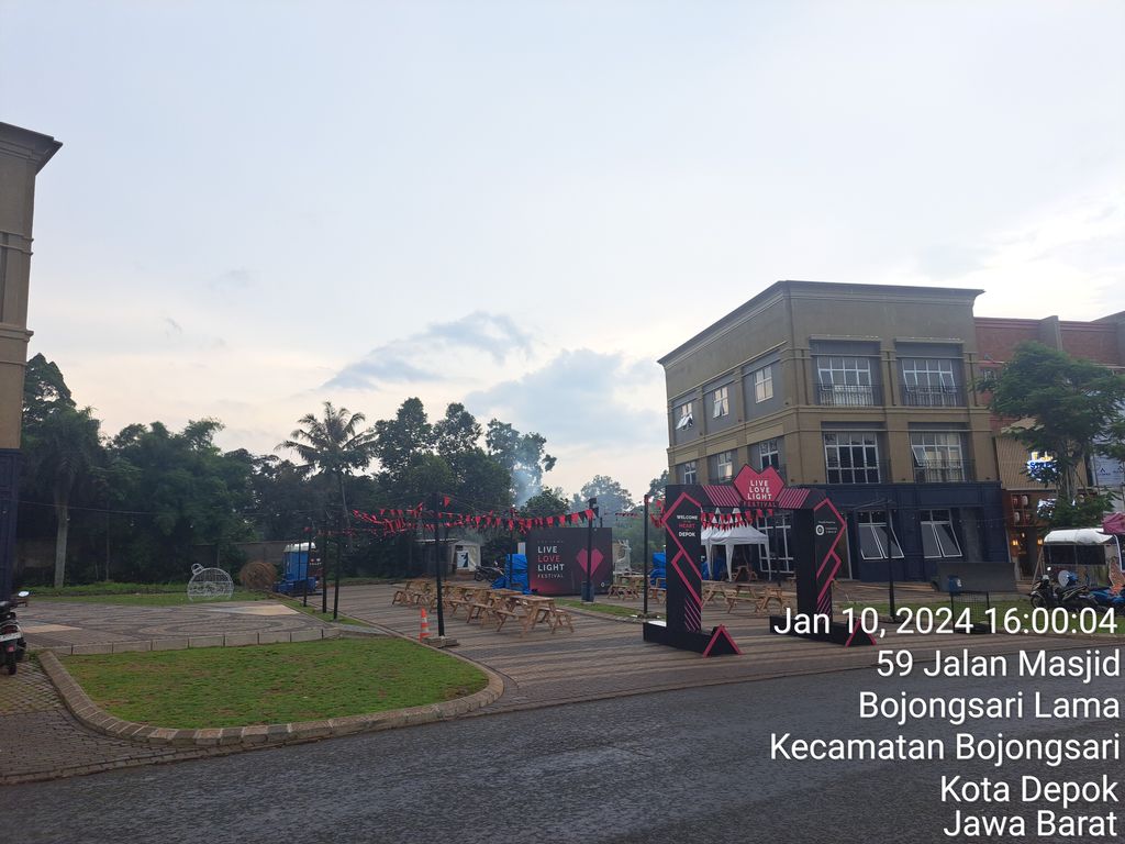 foto posisi tengah perumahan Ruko dan Restoran (Shoppes D)