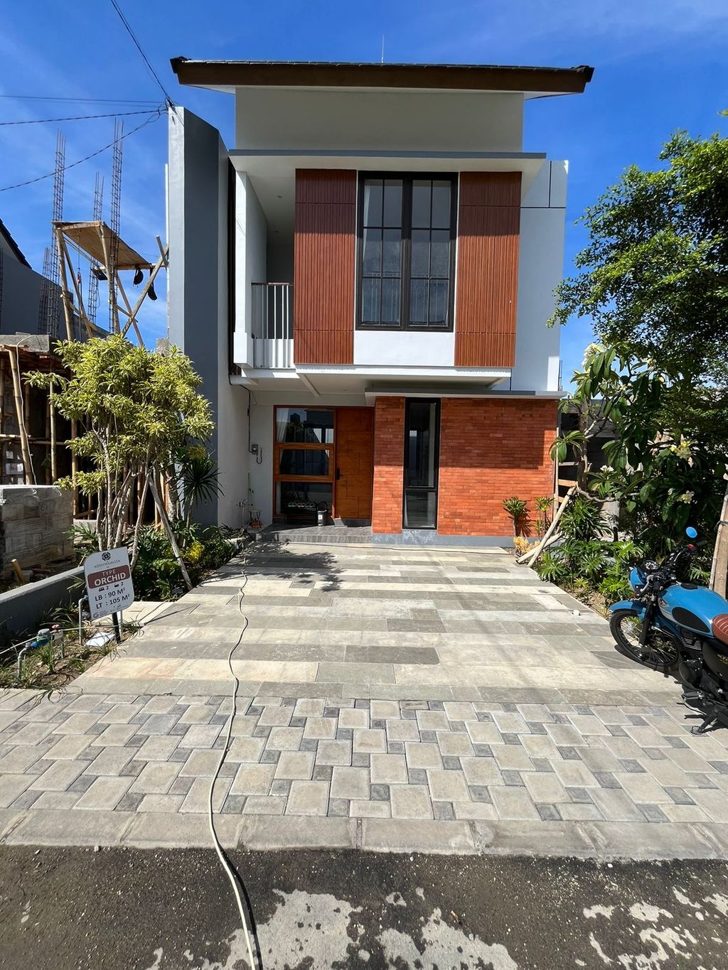 foto tampak rumah tipe SIERRA perumahan ADHIWANGSA TYPE A
