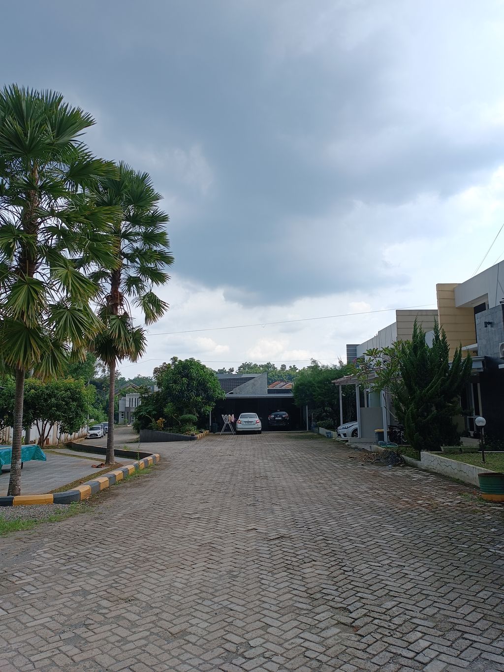 foto posisi tengah perumahan Grand Lavali