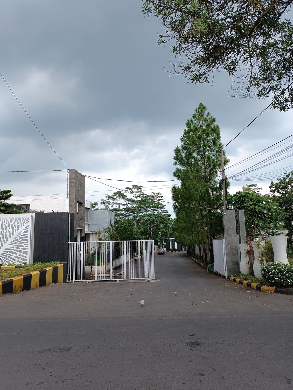 foto gerbang perumahan Grand Lavali