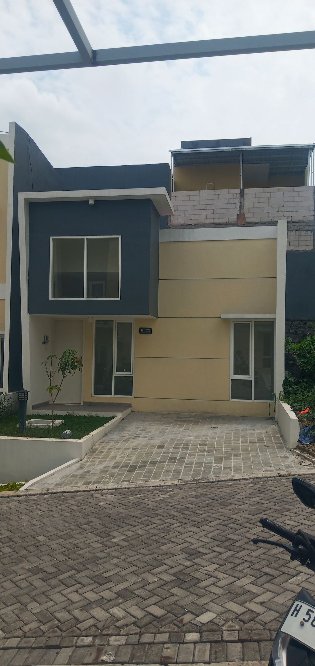 foto tampak rumah tipe SV T.43 perumahan CLUSTER SIRANDA VIEW