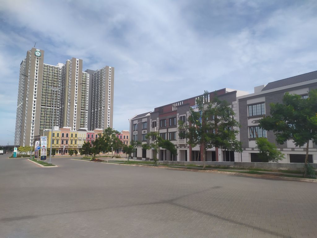 foto gerbang perumahan Rukan Osaka