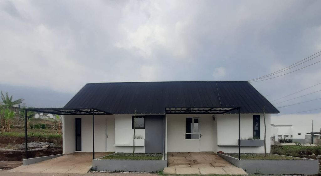 foto tampak rumah tipe 34 perumahan RANCABANGO INTAN RESIDENCE