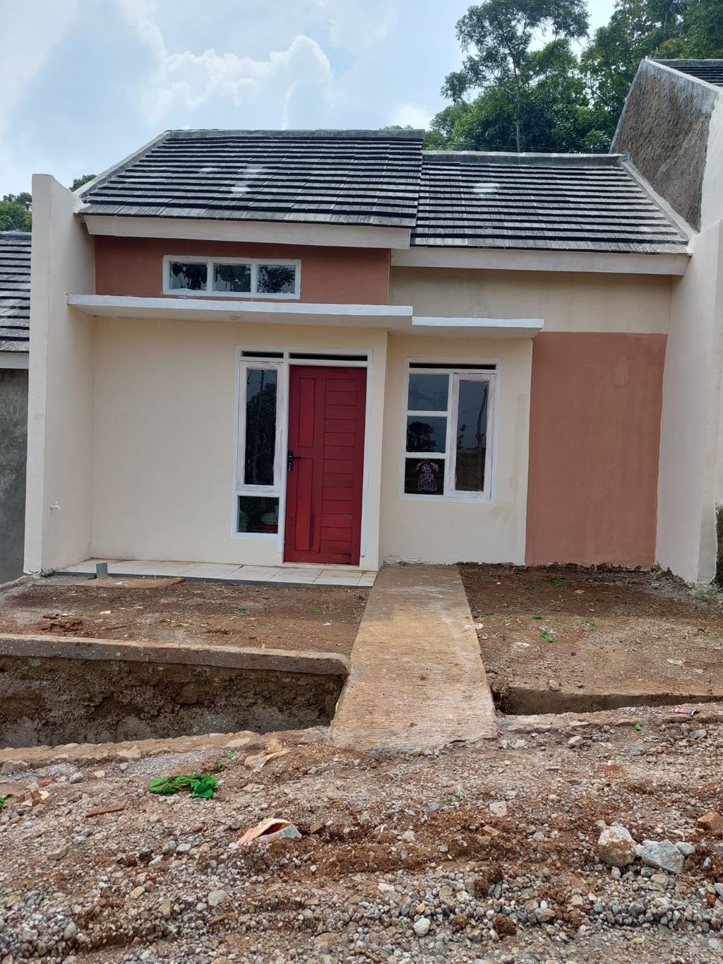 foto tampak rumah tipe 30/60 perumahan Queen Rabintani Regency