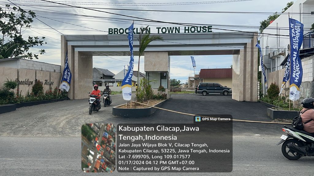 foto gerbang perumahan BROOKLYN TOWNHOUSE