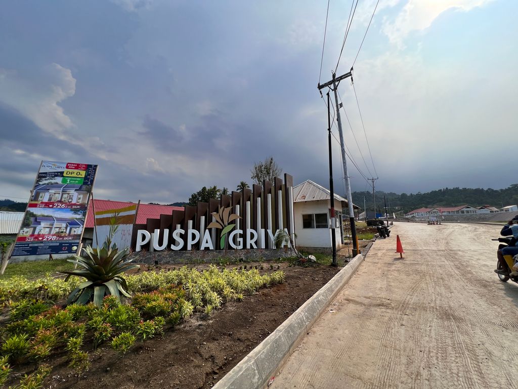 foto gerbang perumahan PUSPA GRIYA thp2