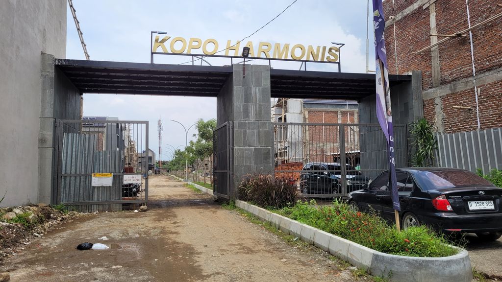 foto gerbang perumahan Kopo Harmonis Townhouse