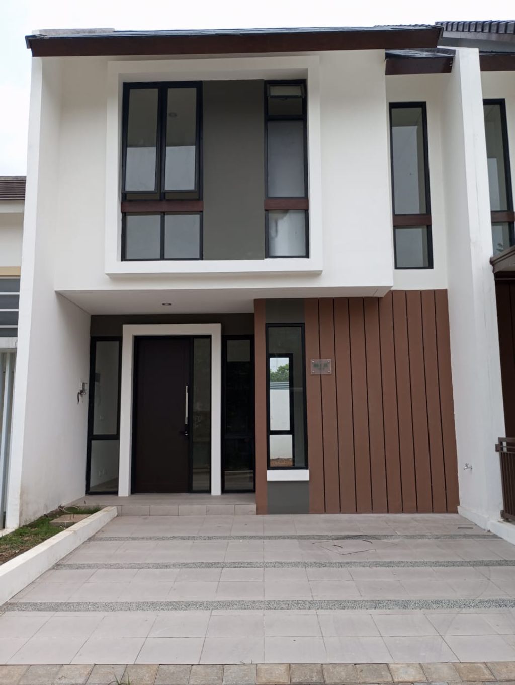foto tampak rumah tipe 133/55 perumahan CITRALAND CIREBON
