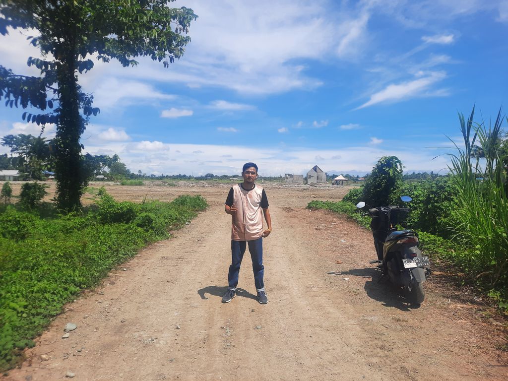 foto gerbang perumahan Lebani Land Residence