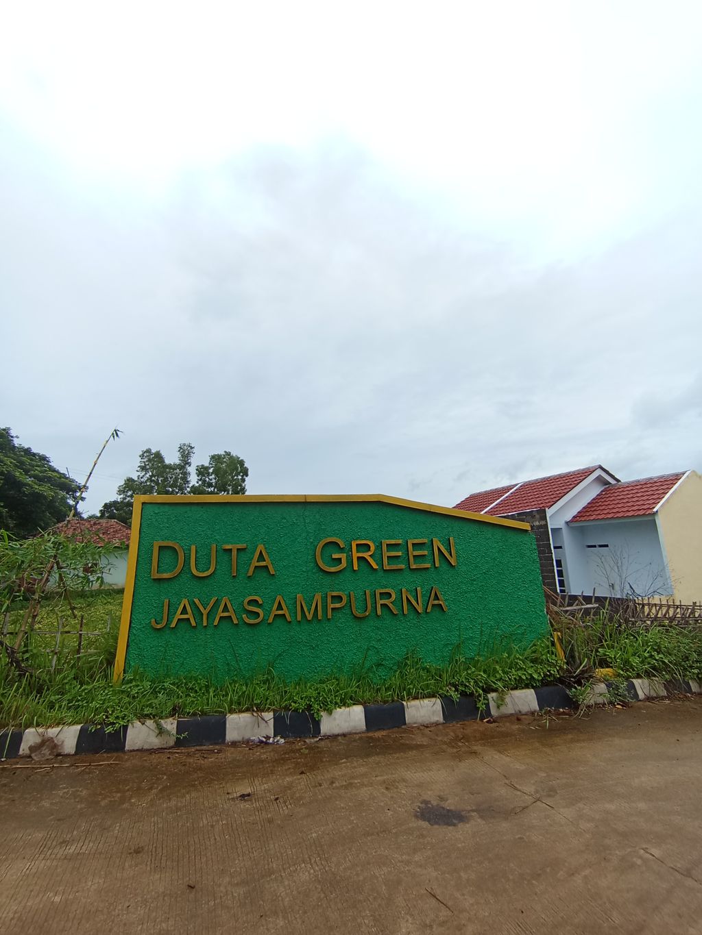 foto gerbang perumahan PERUMAHAN DUTA GREEN JAYASAMPURNA TAHAP 2