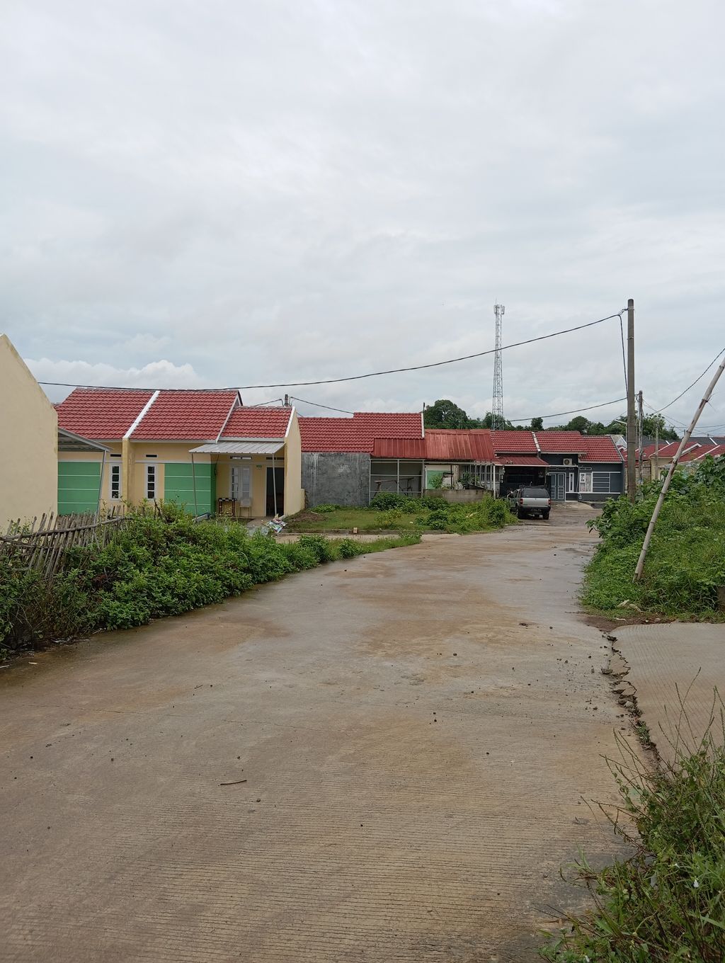 foto posisi tengah perumahan PERUMAHAN DUTA GREEN JAYASAMPURNA TAHAP 2