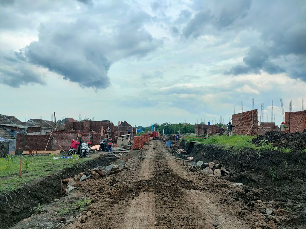 foto posisi tengah perumahan PESONA PARK RESIDENCE