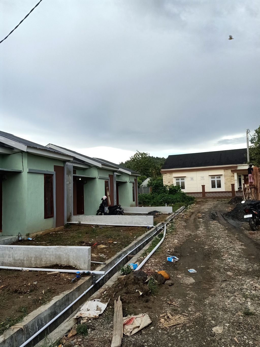 foto posisi tengah perumahan GRIYA TANAH JAYA