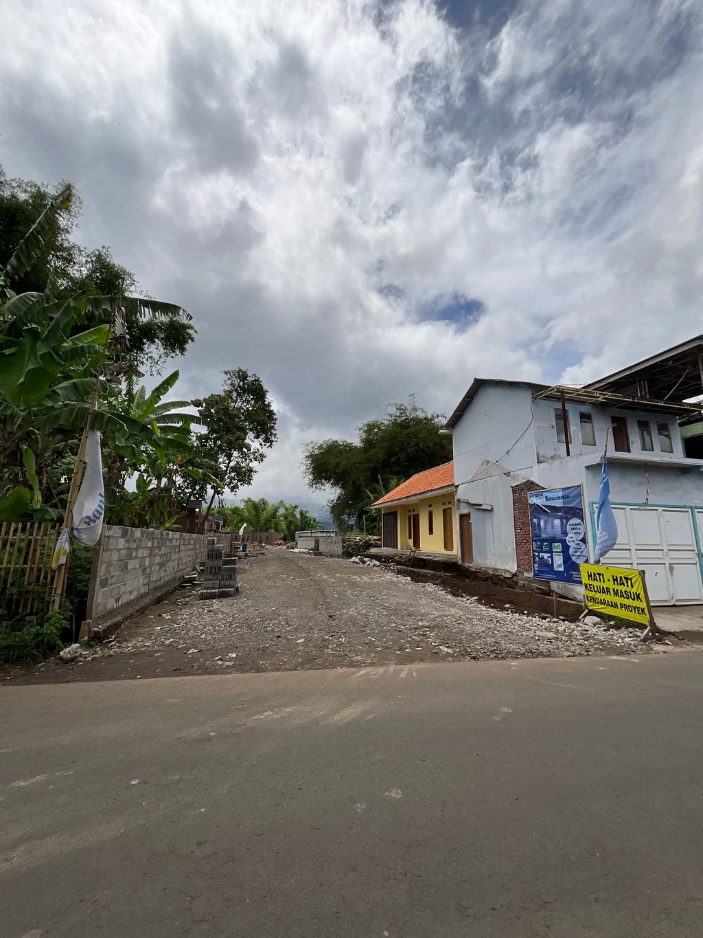 foto gerbang perumahan Grand Cikiara Residence