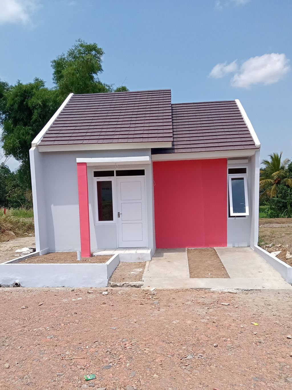 foto tampak rumah tipe 36 perumahan Puri Sindangsari Regency