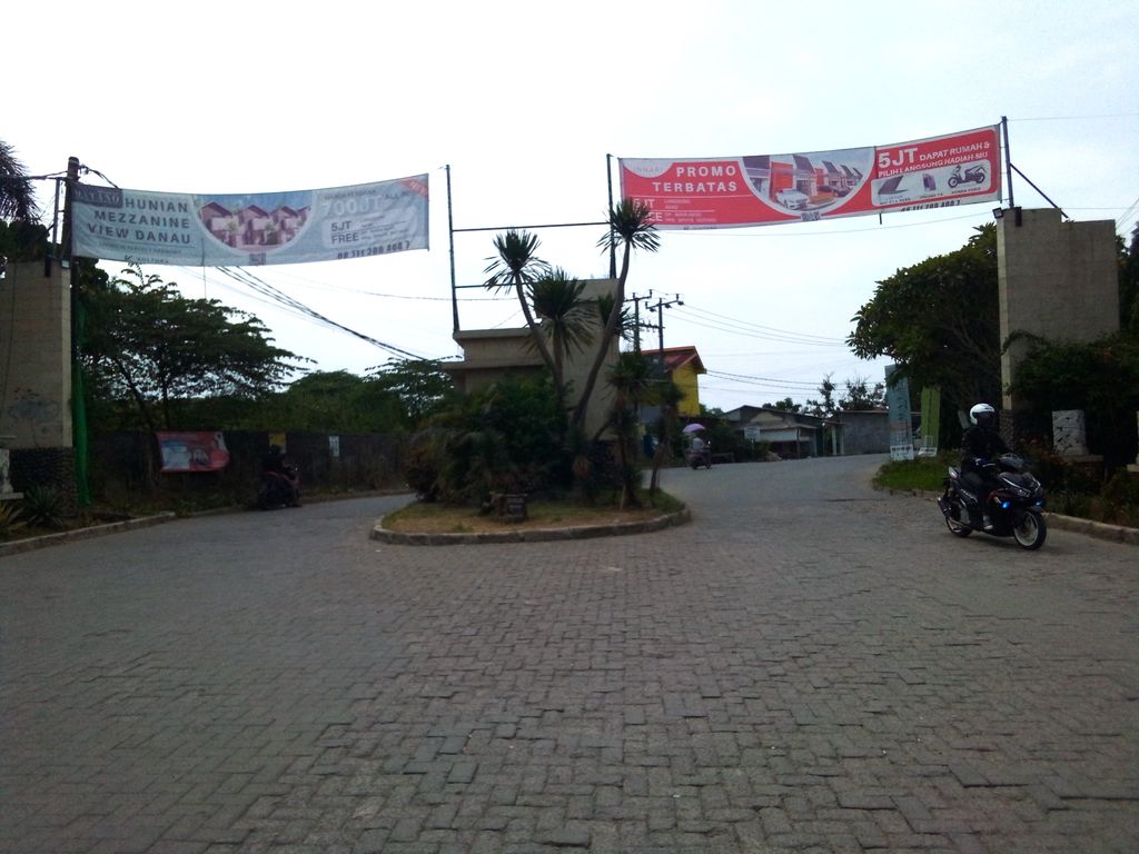 foto gerbang perumahan SERPONG SURADITA RESIDENCE (TAHAP 1)