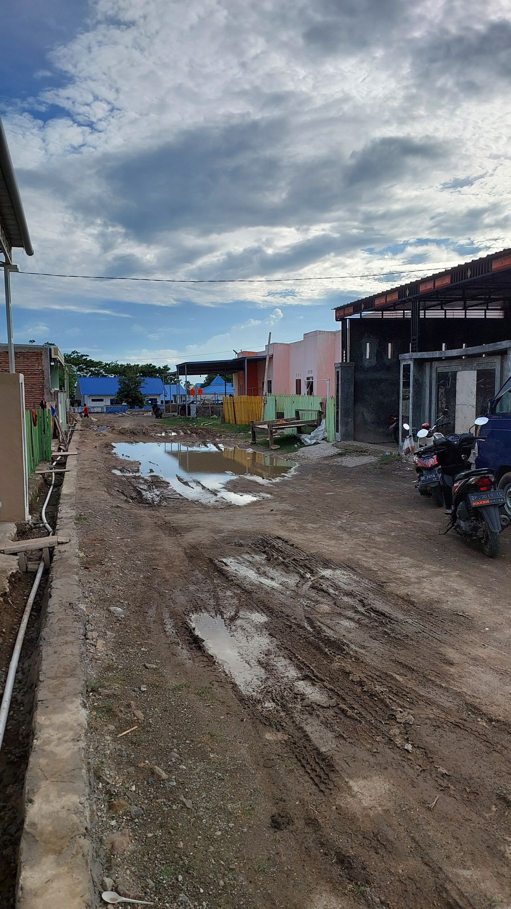 foto posisi tengah perumahan KOMPLEKS PERUMAHAN H. AHMAD LIMBANG PASAR TAROANG