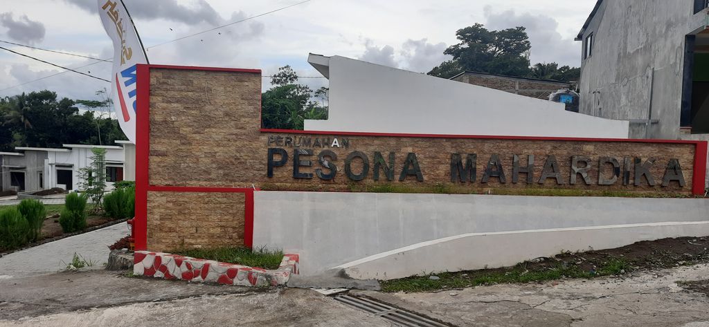 foto gerbang perumahan PERUMAHAN PESONA MAHARDIKA