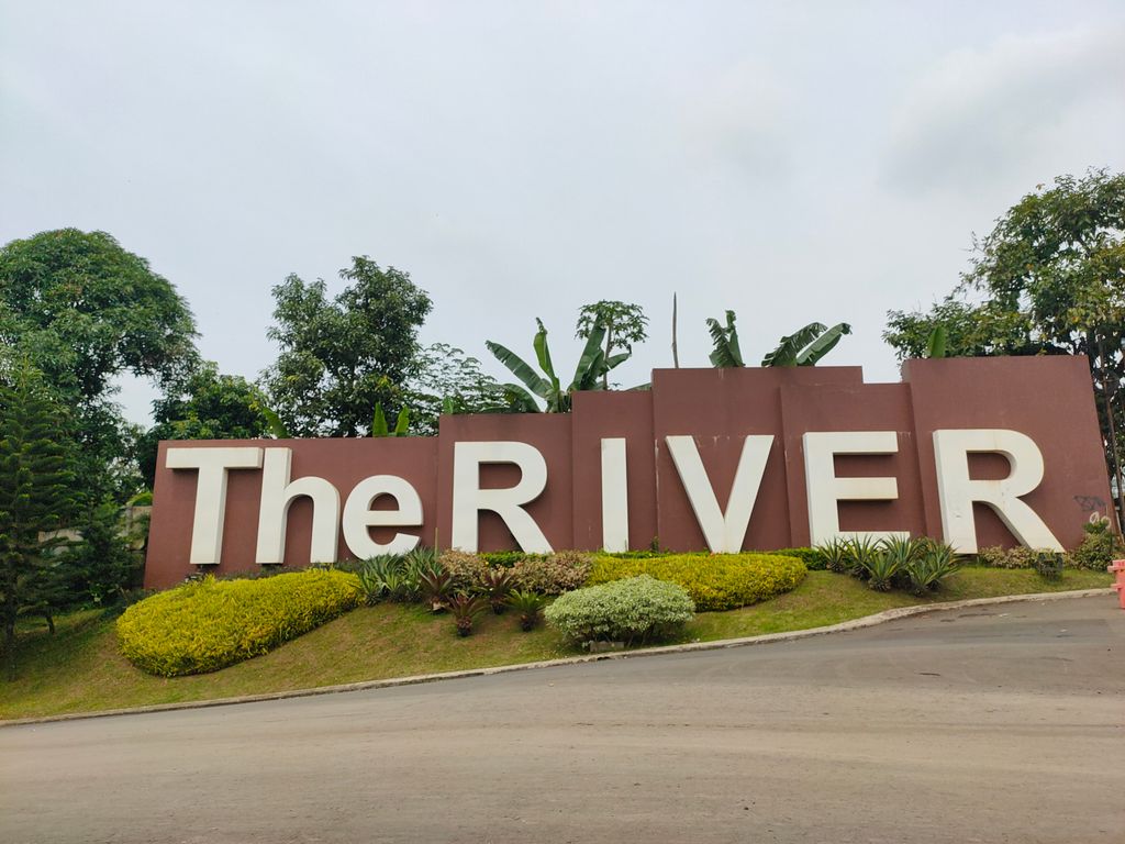foto gerbang perumahan THE RIVER TAHAP 2