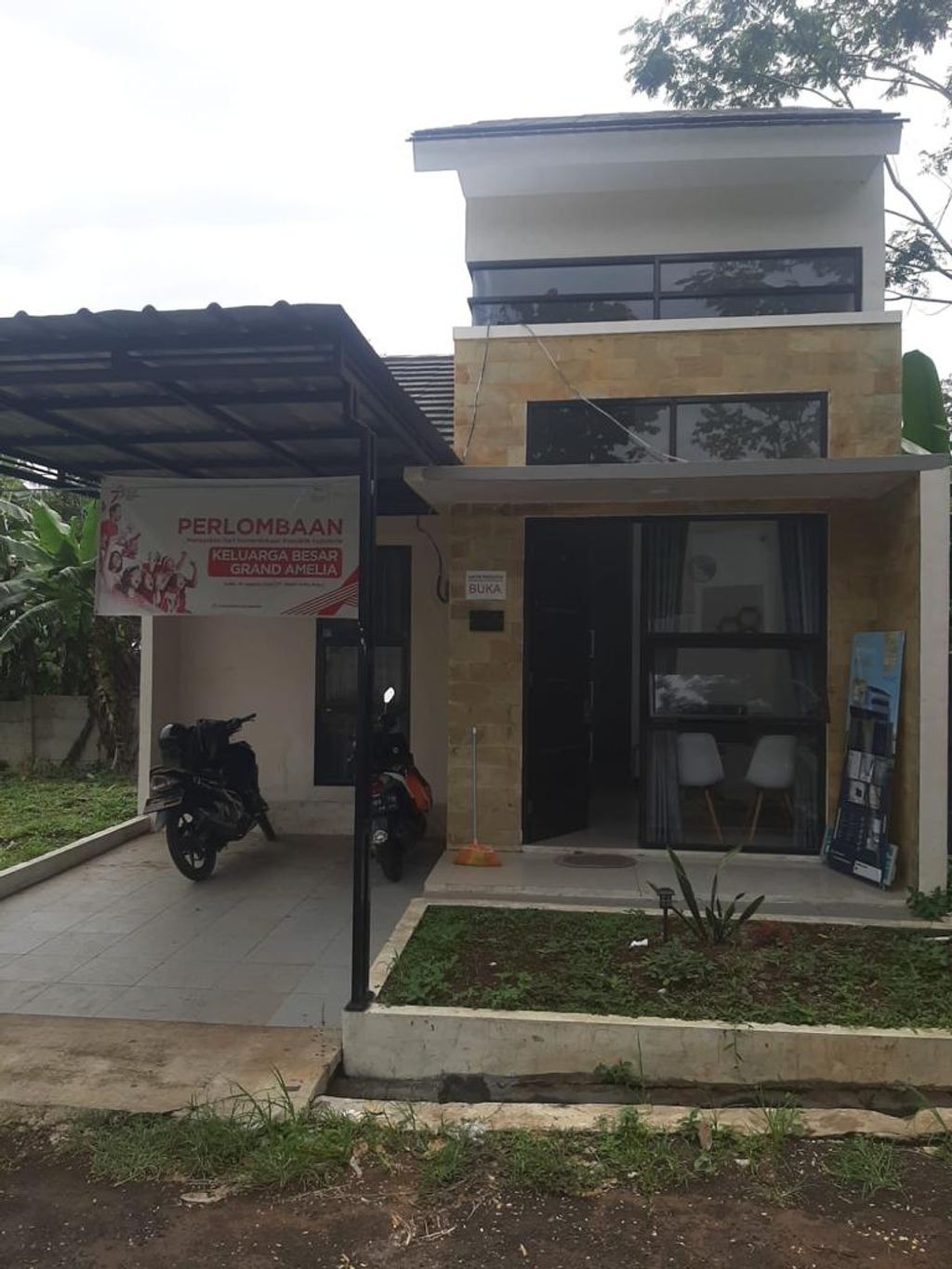 foto tampak rumah tipe AA perumahan GRAND AMELIA