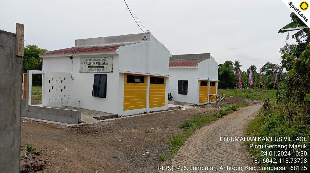 foto gerbang perumahan Kampus Village