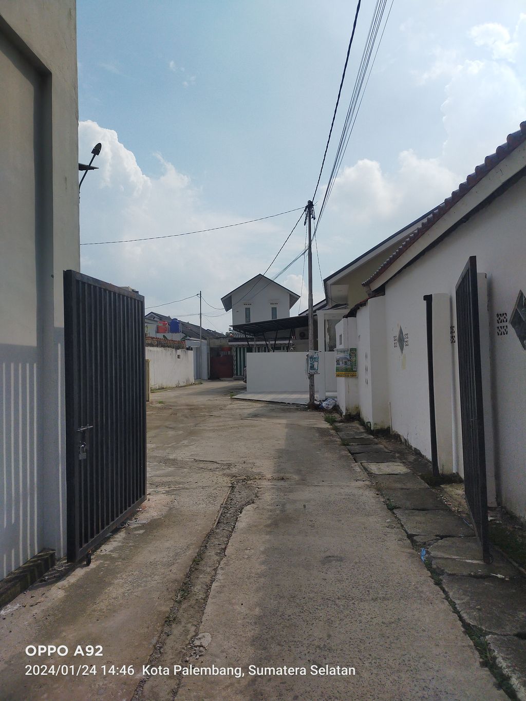 foto gerbang perumahan Perumahan Insani Regency