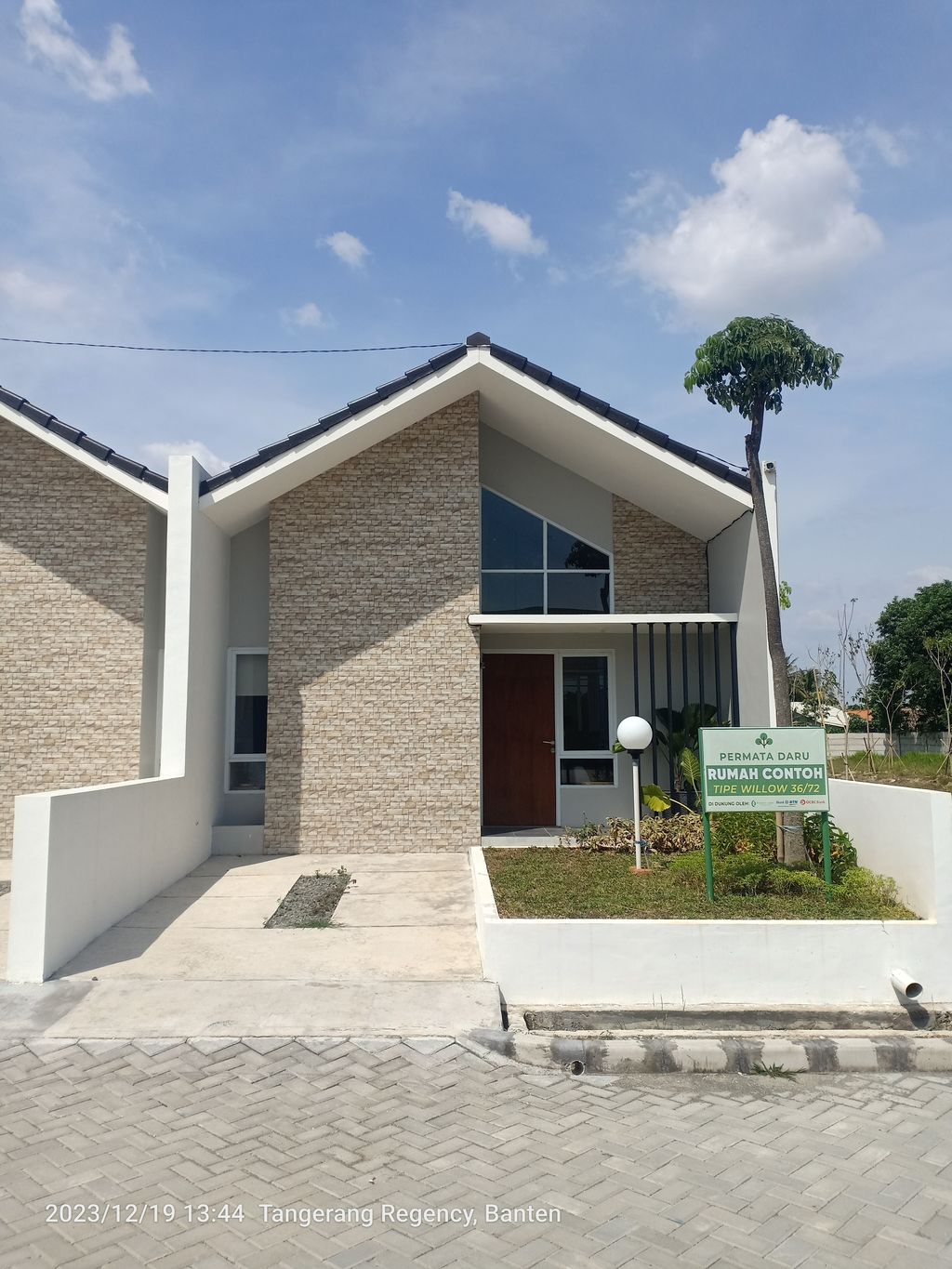 foto tampak rumah tipe 36/72 perumahan Permata Daru