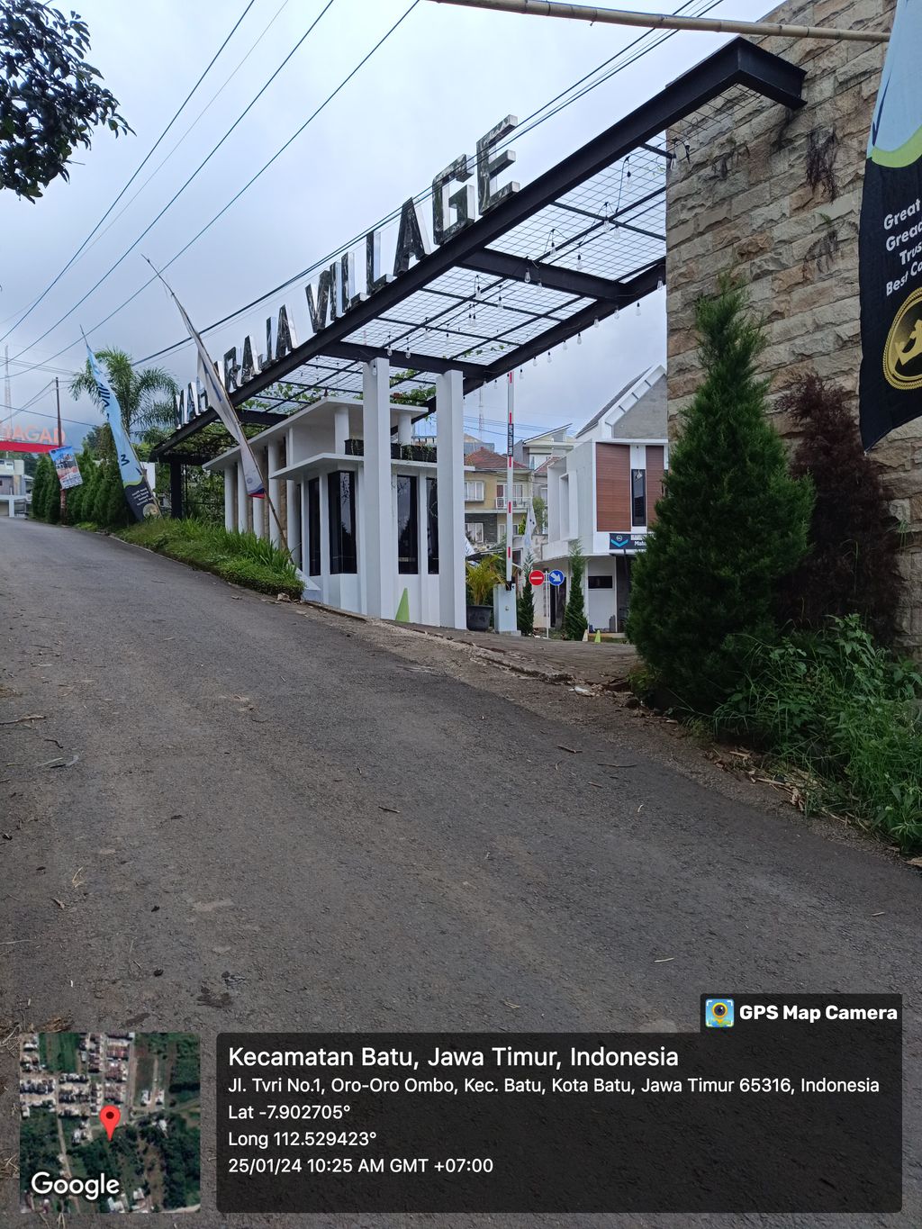 foto gerbang perumahan MAHARAJA VILLAGE