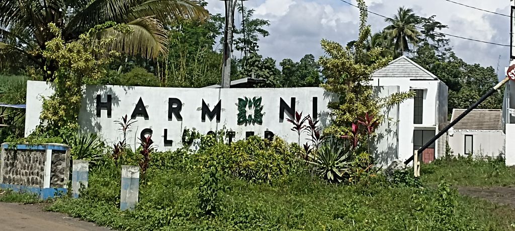 foto gerbang perumahan Harmoni Cluster