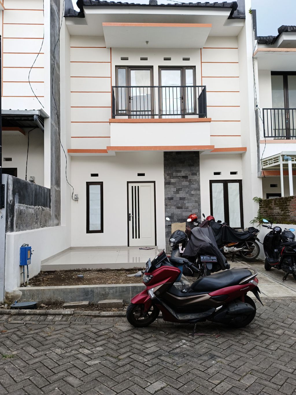 foto contoh rumah perumahan De saxofone Town House V 1