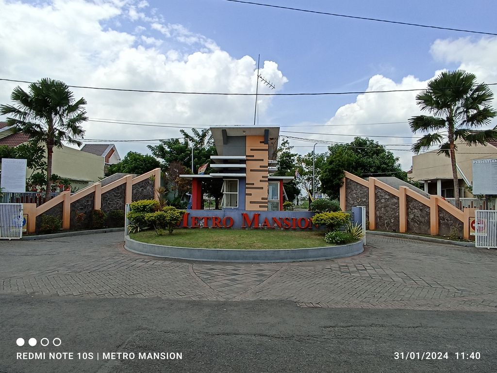 foto gerbang perumahan Metro Mansion