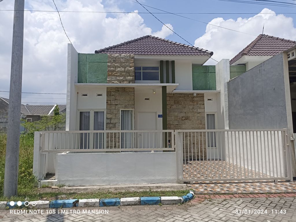 foto contoh rumah perumahan Metro Mansion