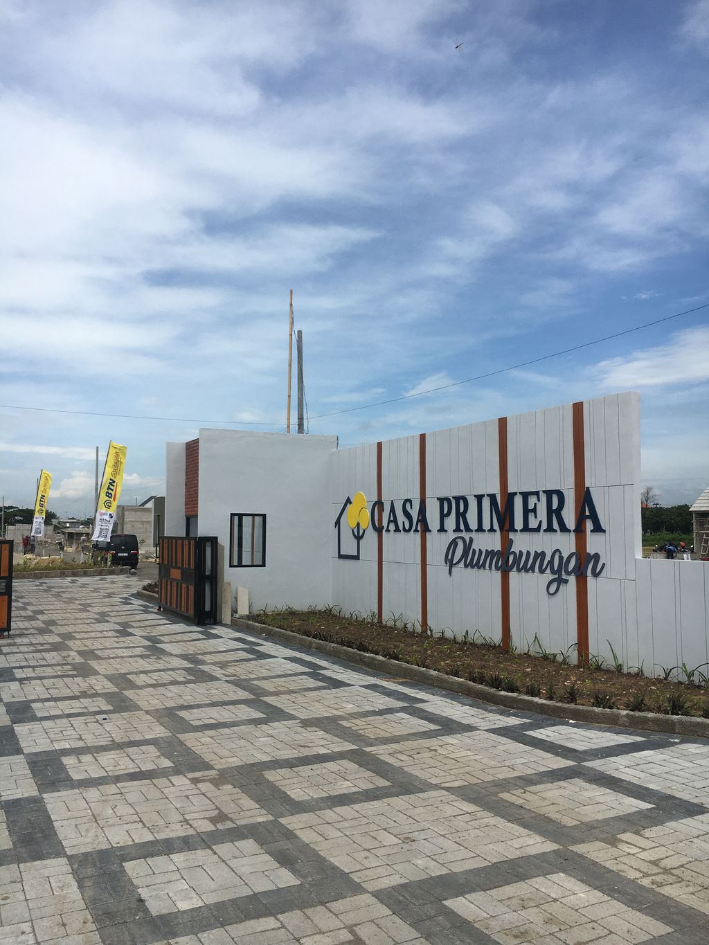 foto gerbang perumahan Casa Primera Plumbungan