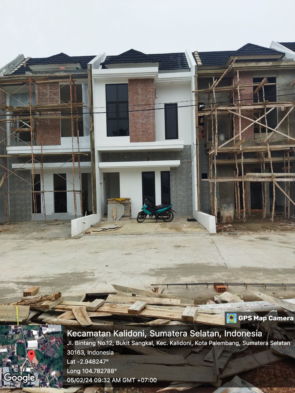 foto contoh rumah perumahan TOWNHOUSE VILLA LANDMARK