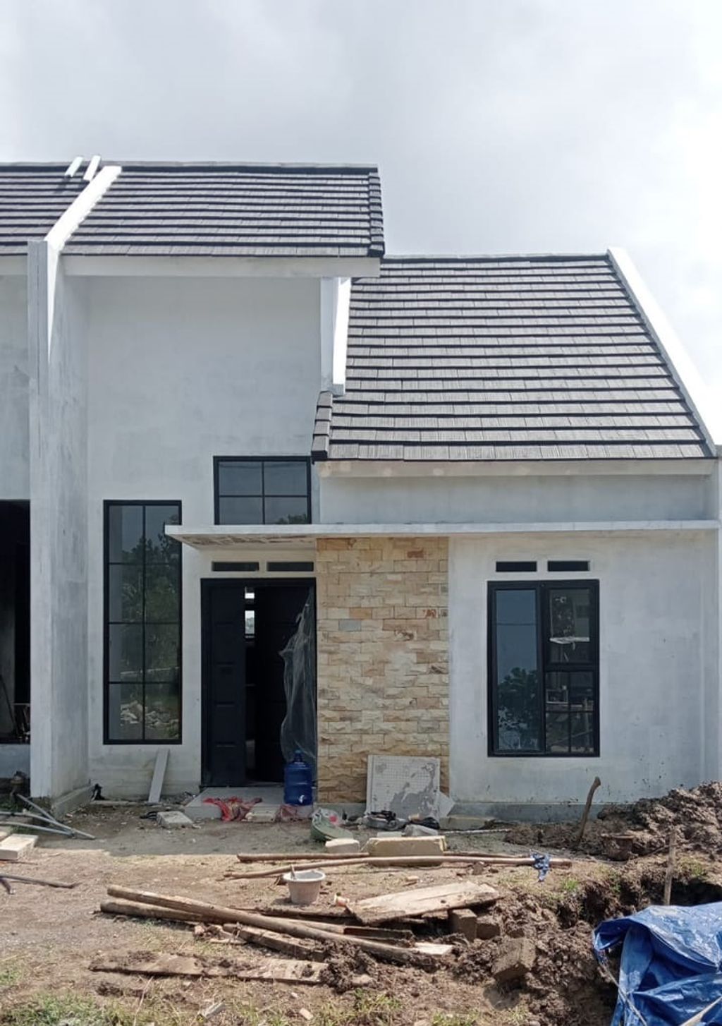foto tampak rumah tipe KOMERSIL perumahan Green Anjatan Residence