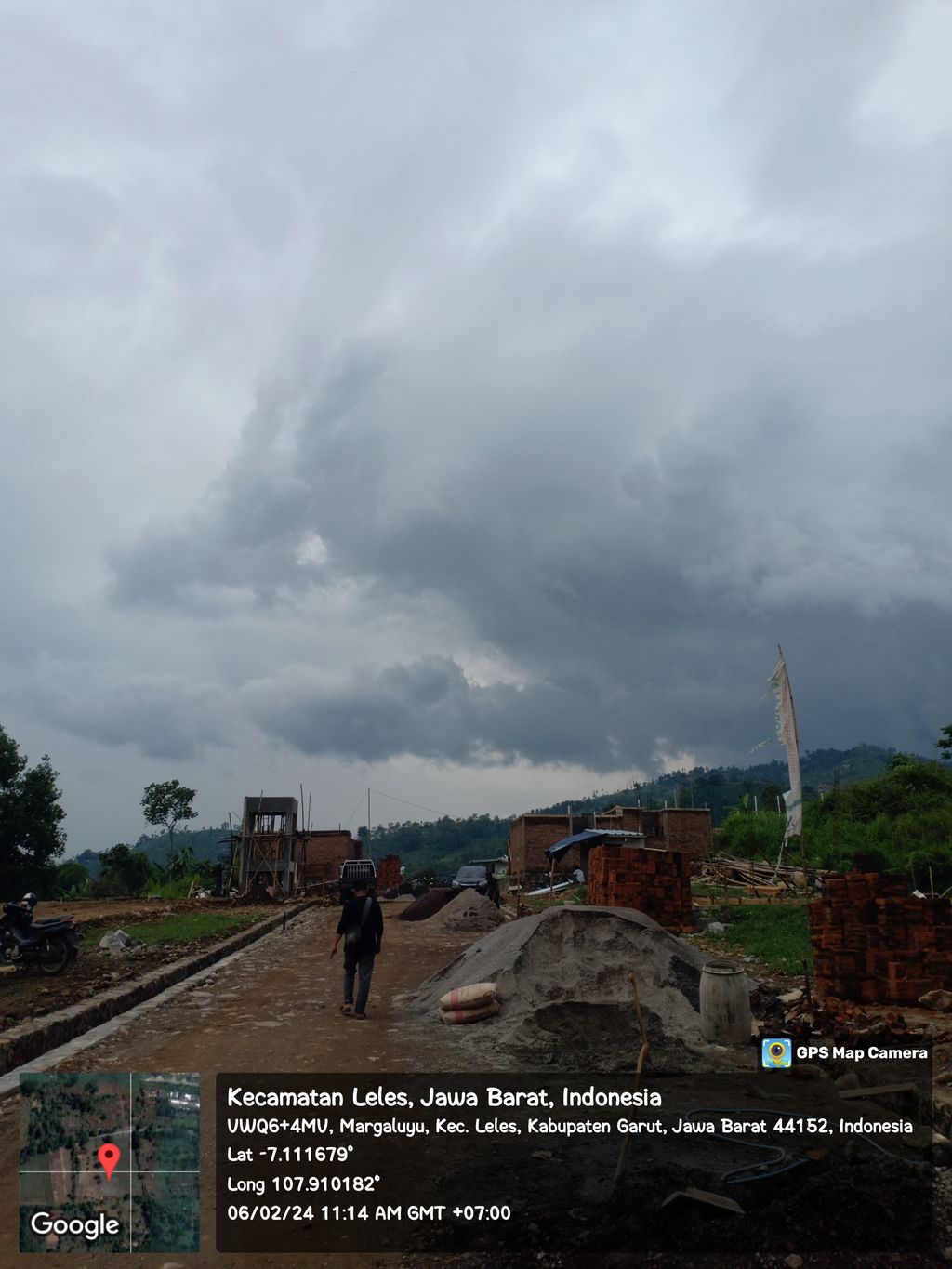 foto posisi tengah perumahan HIJRA PASOPATI LAND