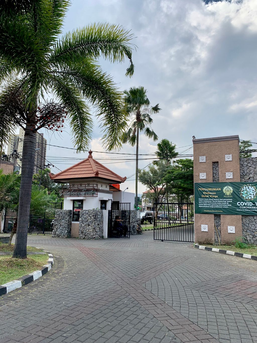 foto gerbang perumahan The Billabong Soeta Residence Cluster 1