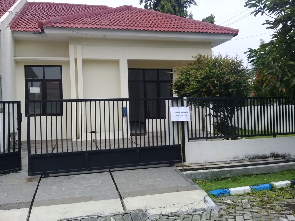 foto tampak rumah tipe 82 perumahan JUANDA REGENCY