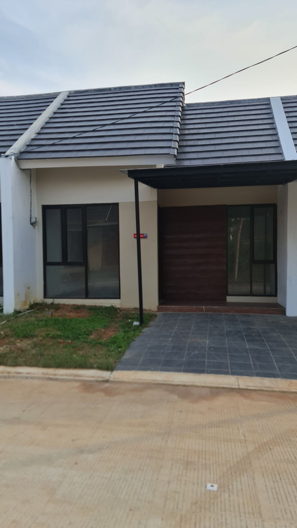 foto tampak rumah tipe PIANTA 579 perumahan Mutiara Gading City Cluster New Liverpool Tahap 1
