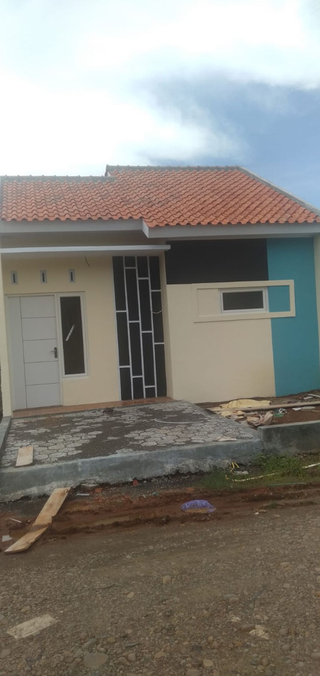foto tampak rumah tipe 30/72 perumahan PURI MUTIARA LEBO