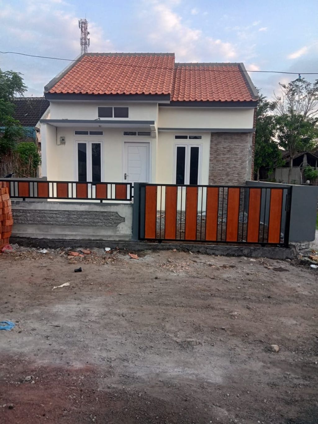 foto tampak rumah tipe Subsidi A perumahan GRIYA BLUE SAFIR ASRI