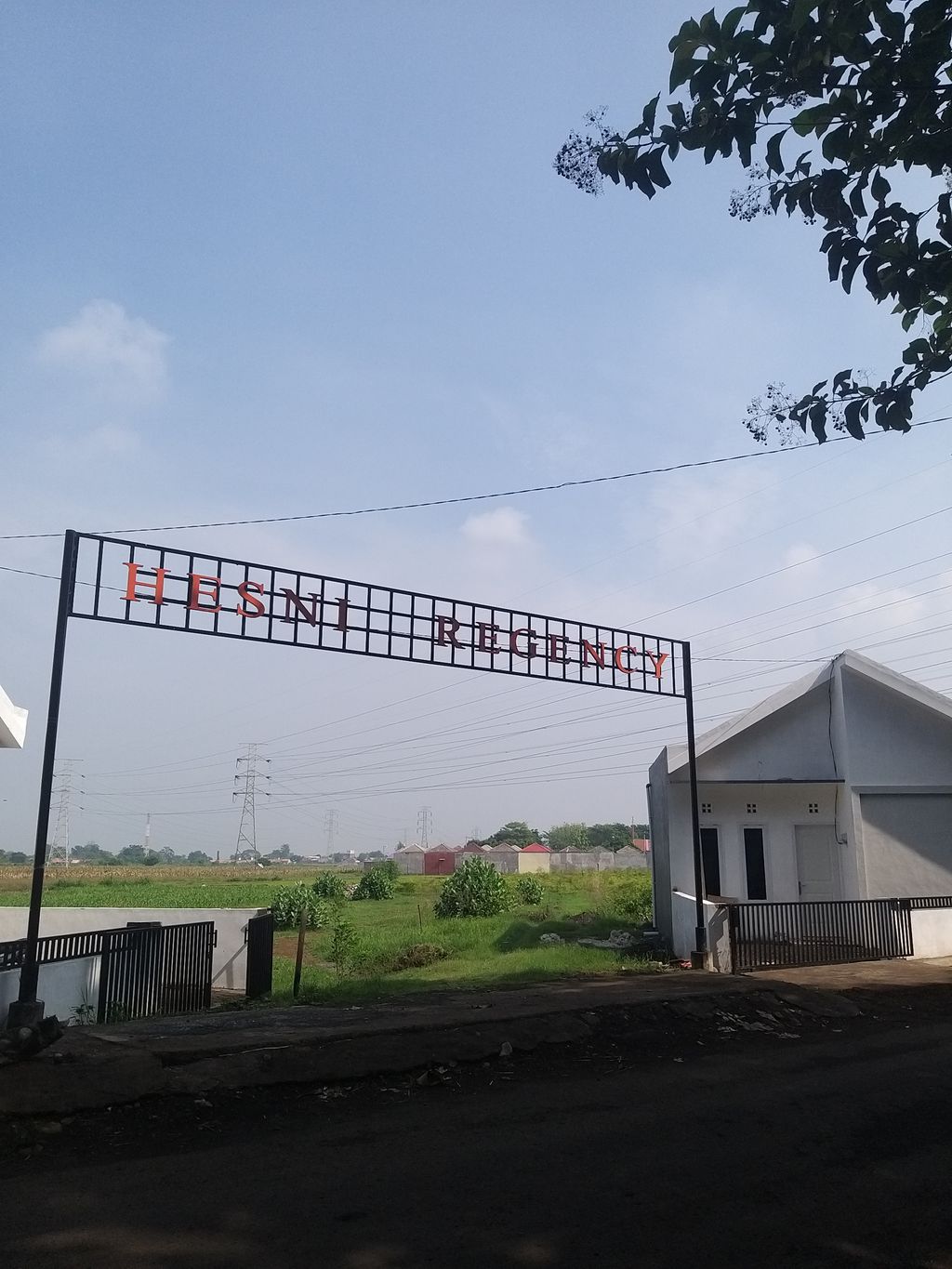 foto gerbang perumahan Hesni Regency Mahakam
