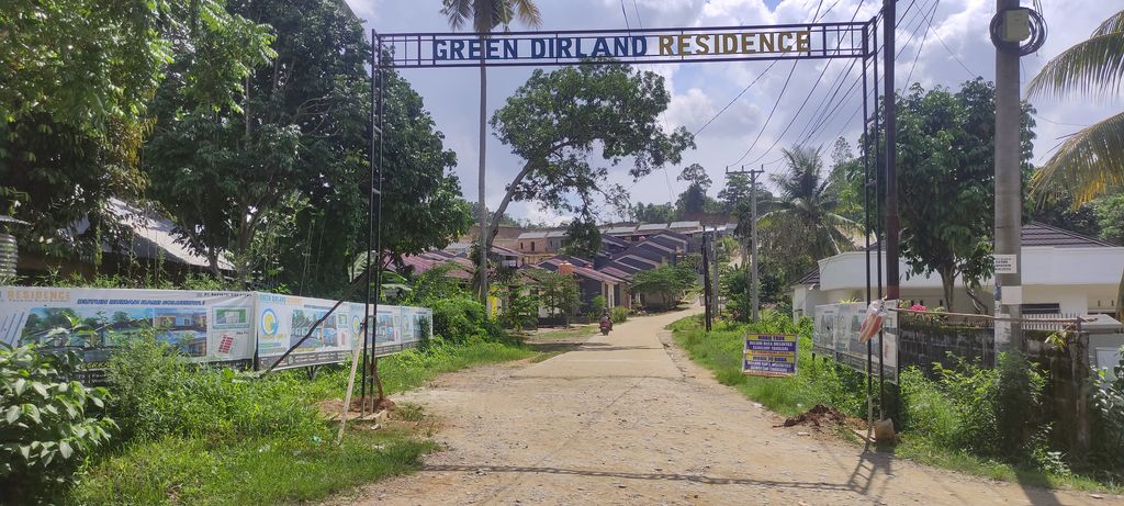 foto gerbang perumahan GREEN DIRLAND RESIDENCE 3