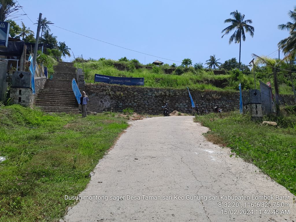 foto gerbang perumahan Weekend Hills II
